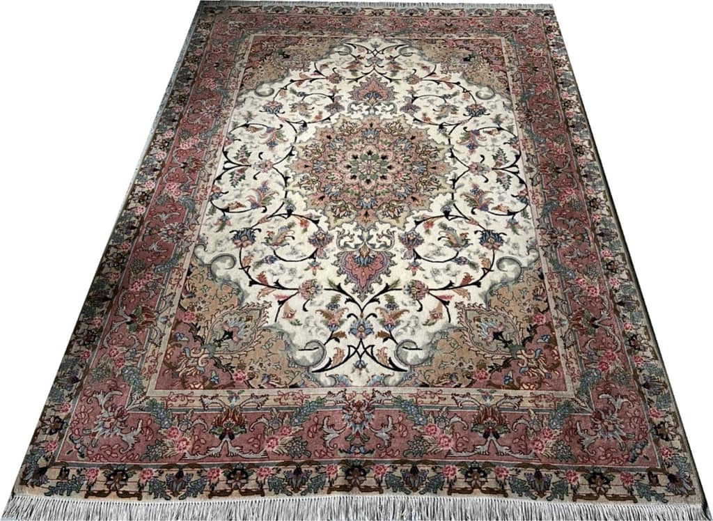 Persischer Täbriz Teppich nach erfolgreicher Wasserschaden-Restaurierung – Ergebnis mit wiederhergestellten Farben