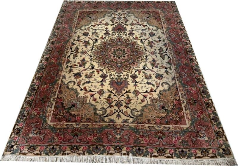 Persischer Täbriz Teppich mit Wasserschaden – Zustand vor der Restaurierung